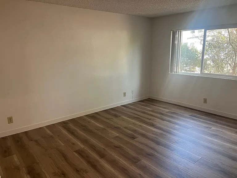 2228 Manchester Ave — Photo 10