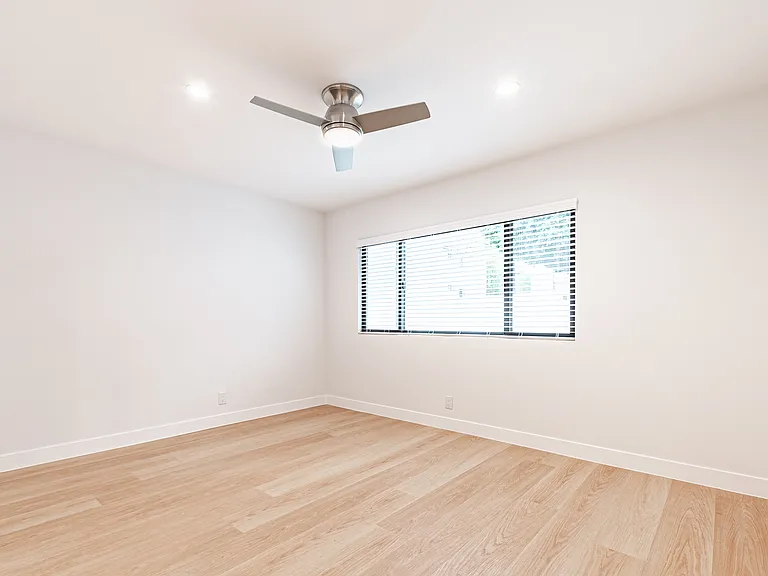 418 N Palm Dr #1 — Photo 12