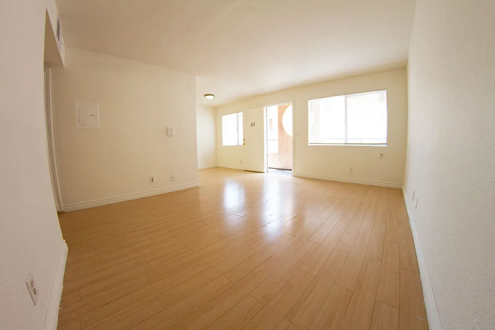 158 N Normandie Ave — Photo 2
