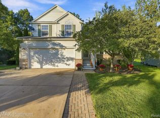 973 Callaway Ct, Howell, MI 48843