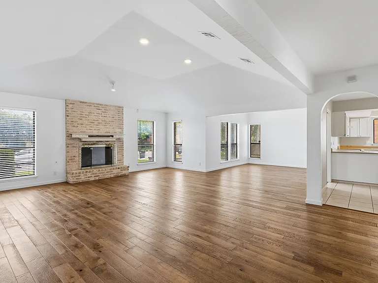1710 Whitehaven — Photo 10