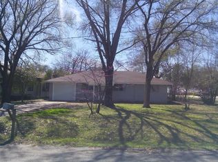 920 W Angeline St, Groesbeck, TX 76642