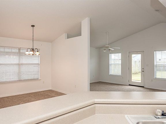 3rd image of 3763 Victorian Blvd