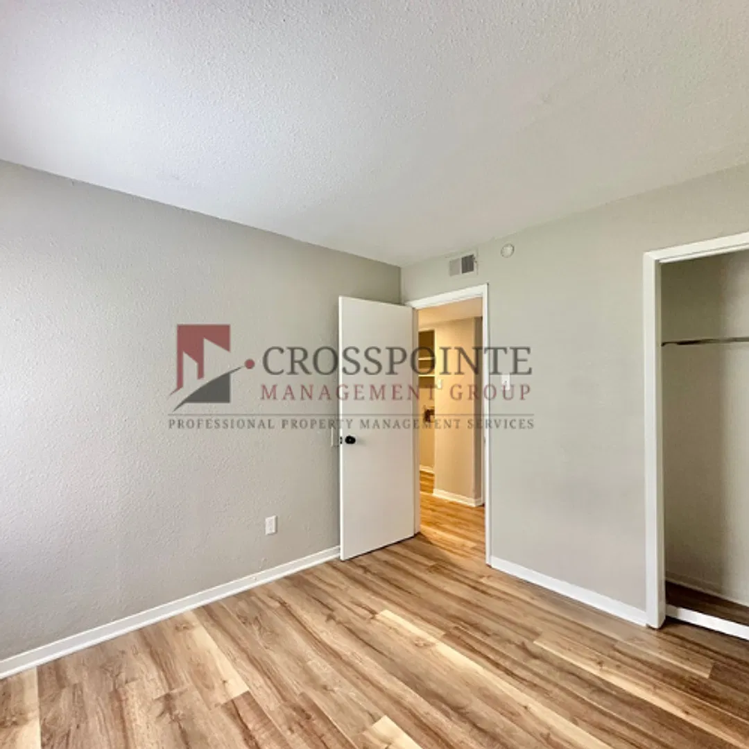 S. Bois D Arc Ave 8 Plex — Photo 4