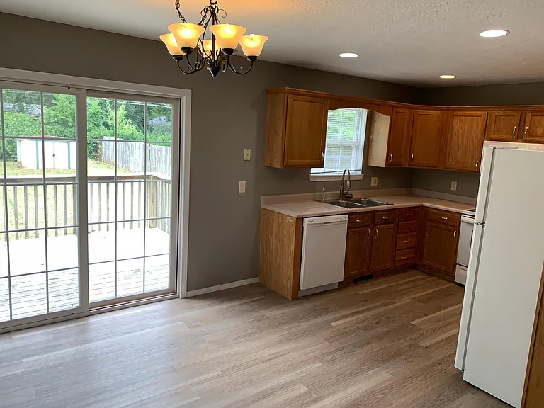 3039 W Walnut St — Photo 7