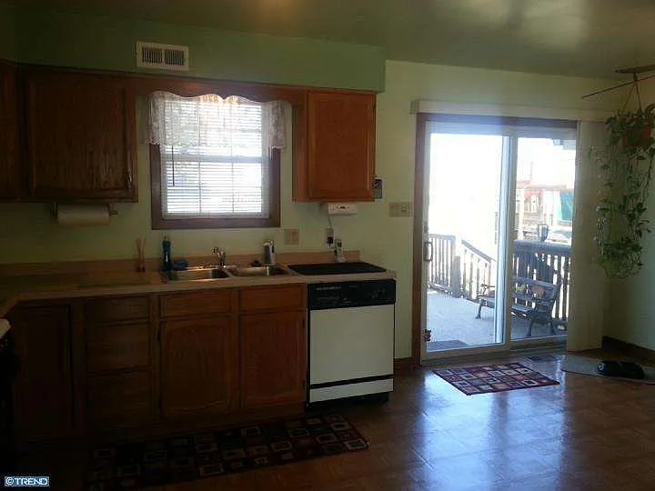 490 Windsor Dr photo 1