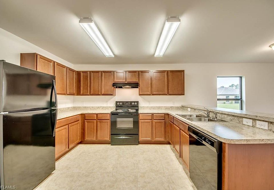 2nd image of 859 Rue Labeau Cir