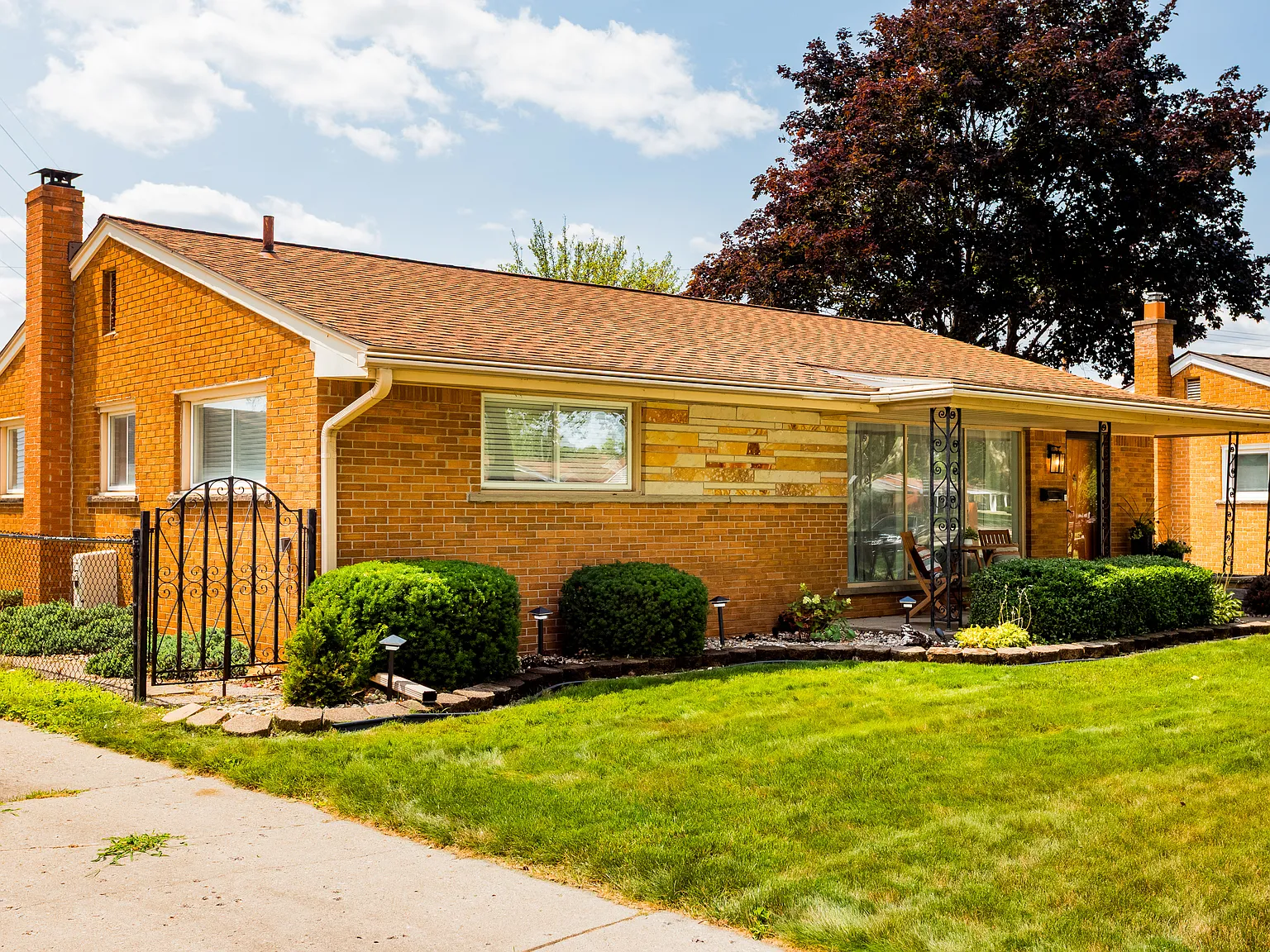 3 bed, 1177 sqft, $2,995 — Photo 2
