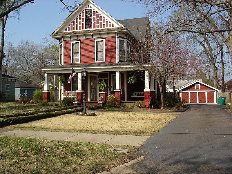 1st image of 504 S Commerce Ave