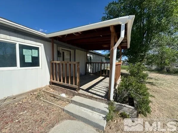 8 Willow St, Round Mountain, NV 89045