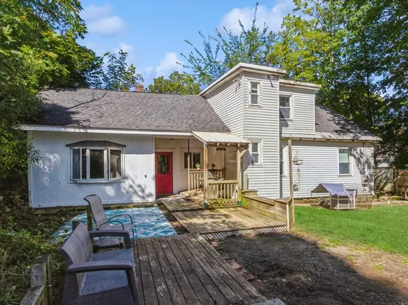 49 School St, Hudson, MA 01749