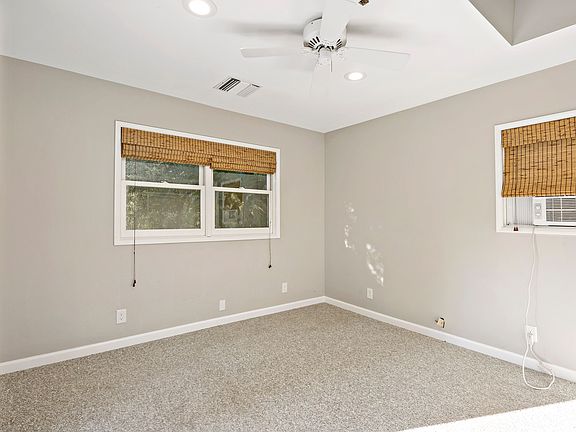 3rd image of 836 Serpentine Dr