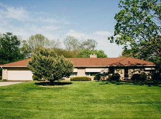 2180 La Vela Cir, Brookfield, WI 53005