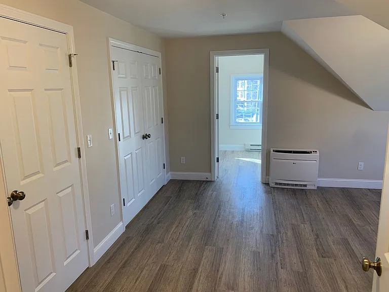 129 Kenoza Ave — Photo 24