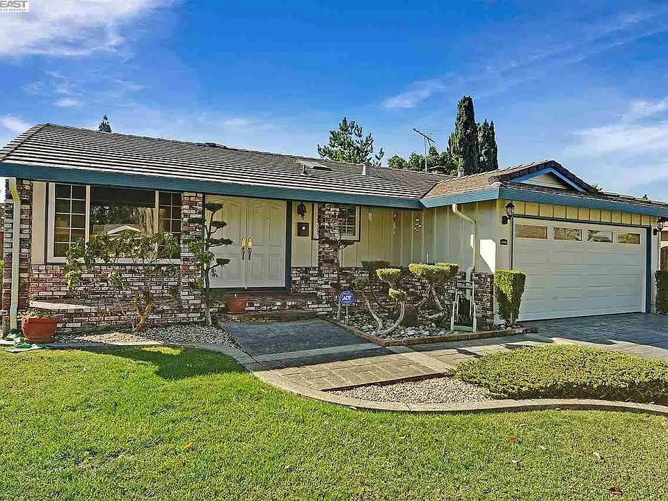1st image of 33787 Sinsbury Way