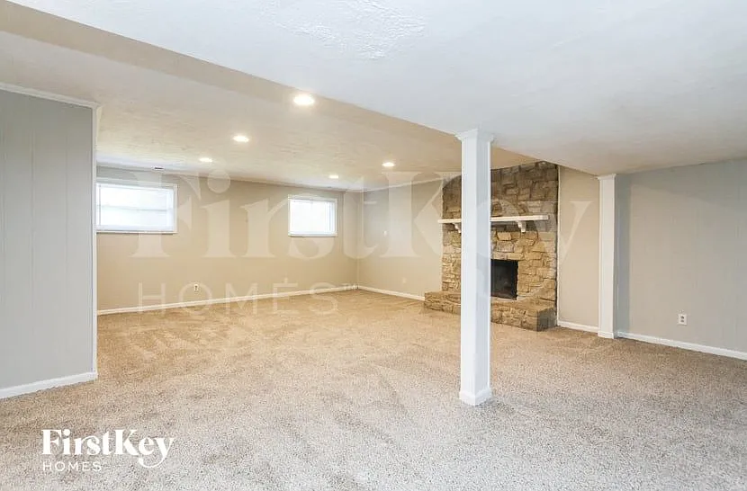 3 bed, 2.5 bath, 2120 sqft, $1,825 — Photo 2