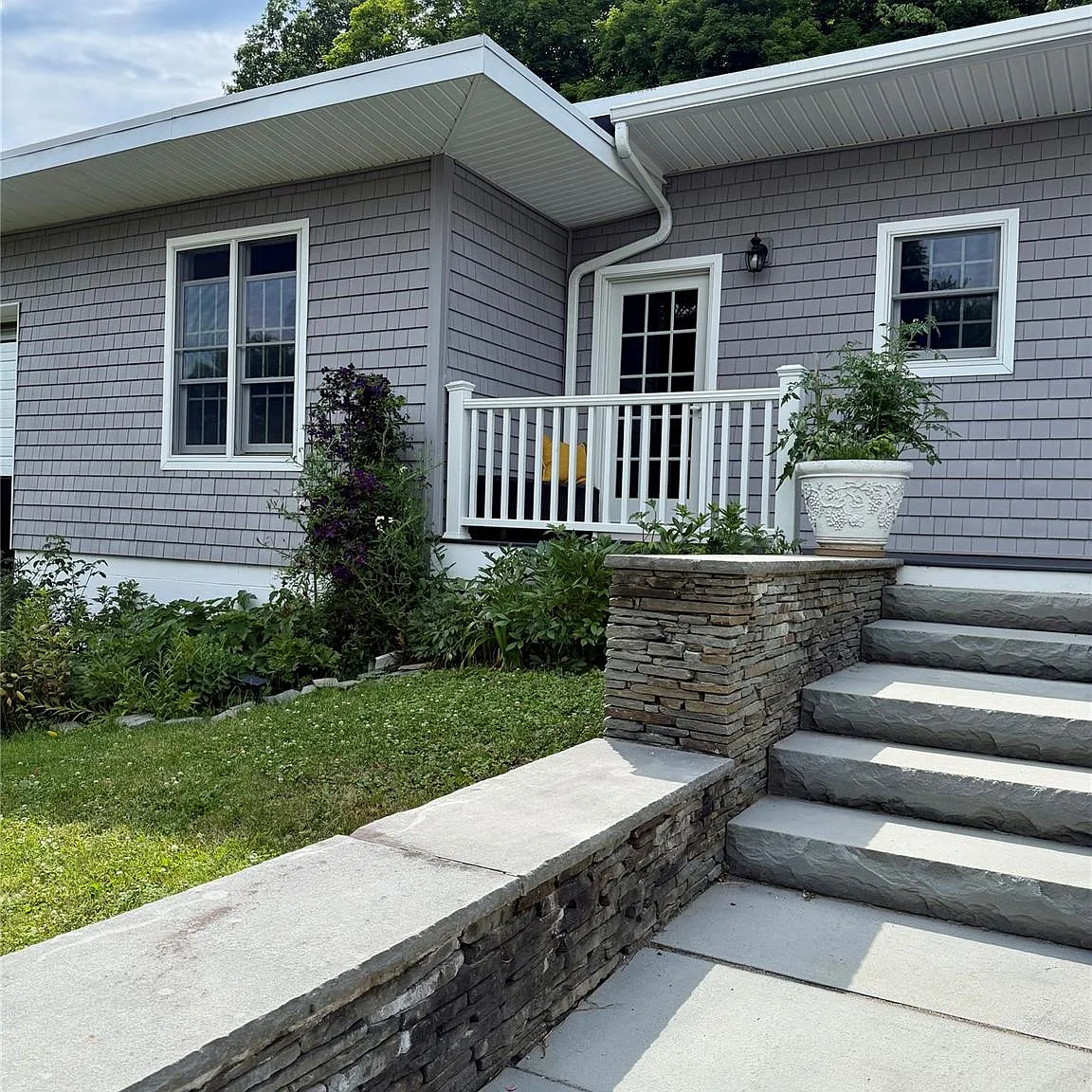 2 bed, 1.0 bath, 1000 sqft, $2,350 — Photo 1