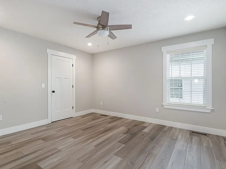 1120 N Clay Ave — Photo 14