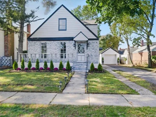 233 Roxbury Road S, Garden City South, NY 11530