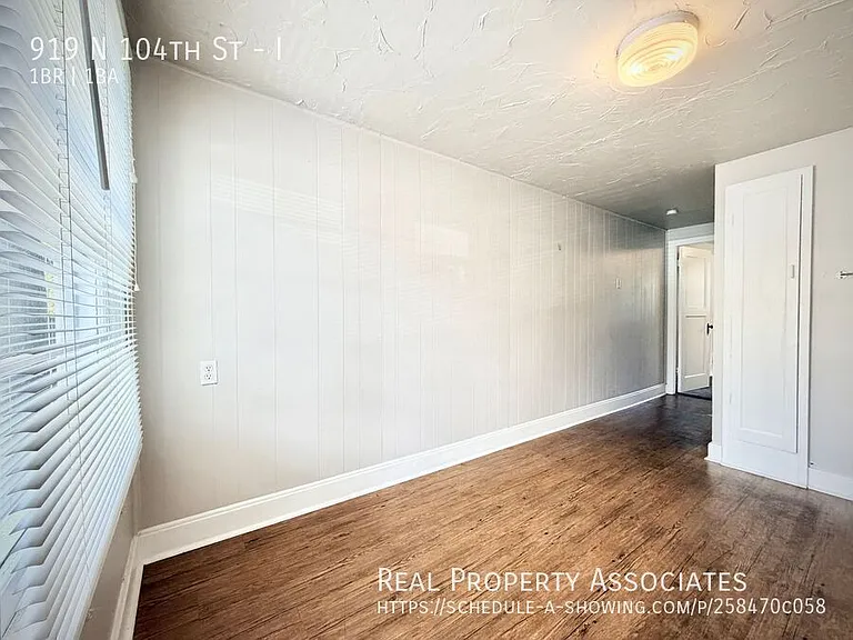 919 N 104th St #I — Photo 2