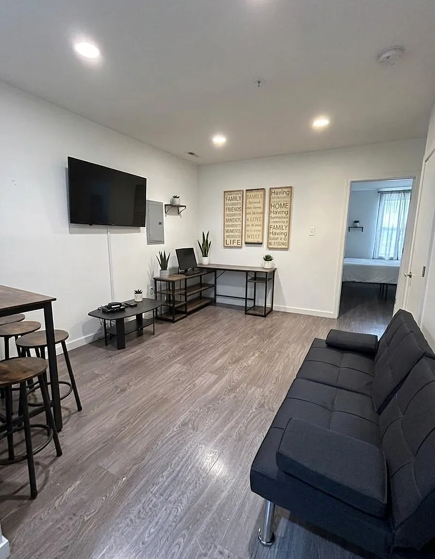 4 bed, $1,899 — Photo 2