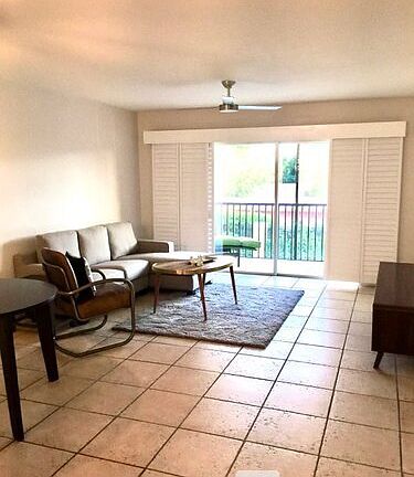 2nd image of 612 NE 20th Ave APT 6