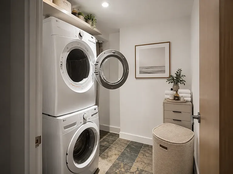 530 E 5th St #1R — Photo 9