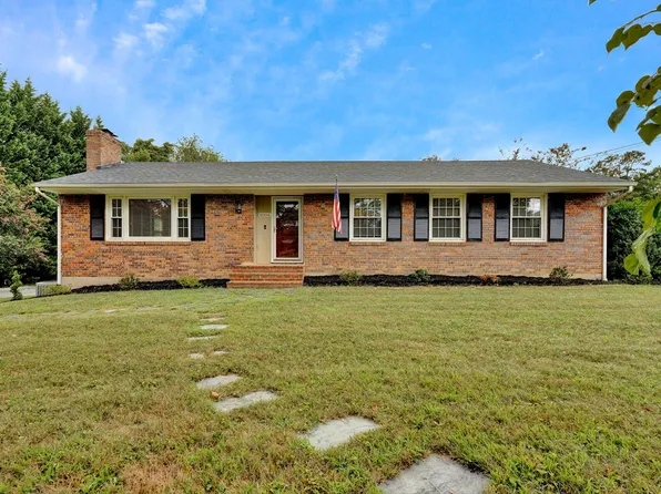 8004 Webster Dr, Roanoke, VA 24019