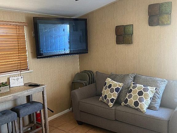 3rd image of 10008 Acer Ave #A