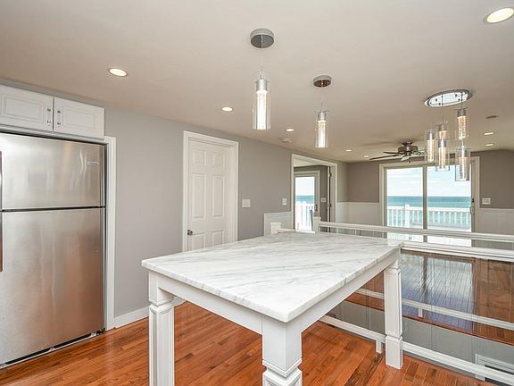 4th image of 278B N End Blvd #3