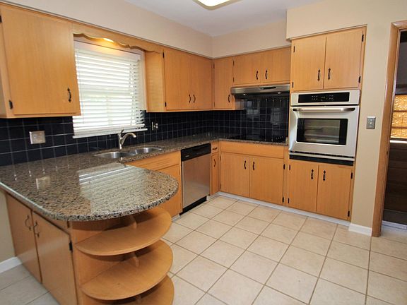 2nd image of 1165 Stanhope Dr