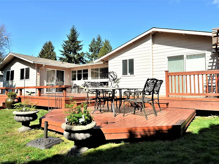 1814 Whitman Ct NE — Photo 15