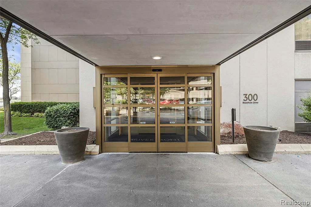 2 bed, 2.0 bath, 1201 sqft, $2,575 — Photo 2