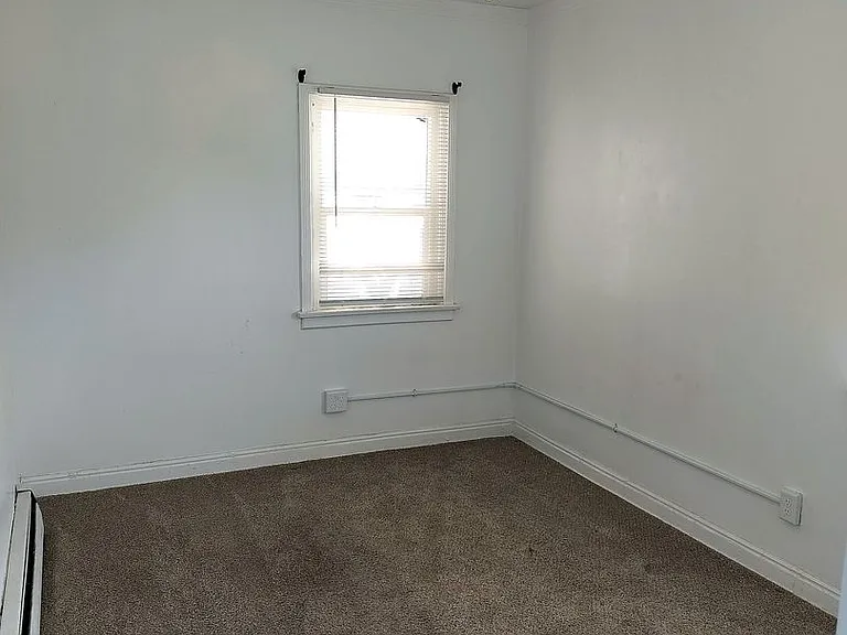 220 E Greenwood Ave — Photo 17