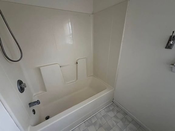 5th image of 8337 Colony Cir