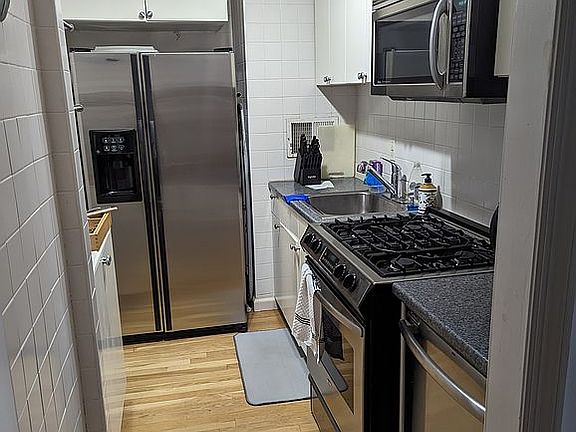 3rd image of 52-30 39th Dr Unit 5S
