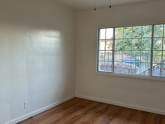 5th image of 6759 Atoll Ave #6759