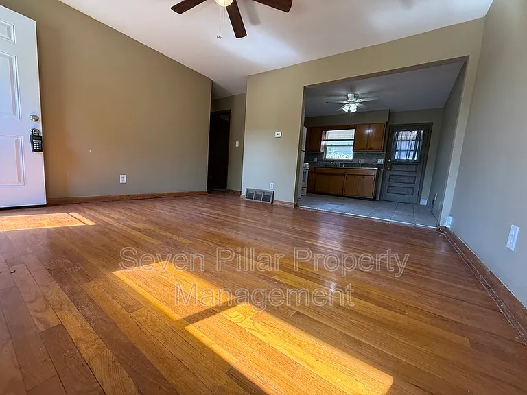 3199 Maize Rd — Photo 3