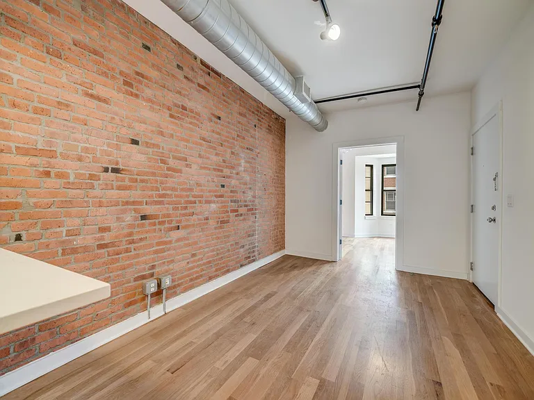 303 1st St #6 — Photo 5