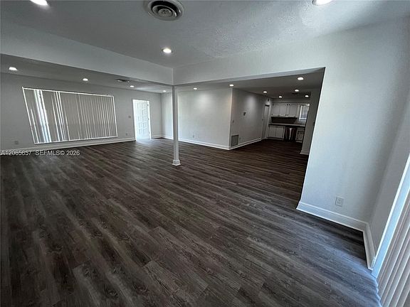 4th image of 707 N 11th Ave