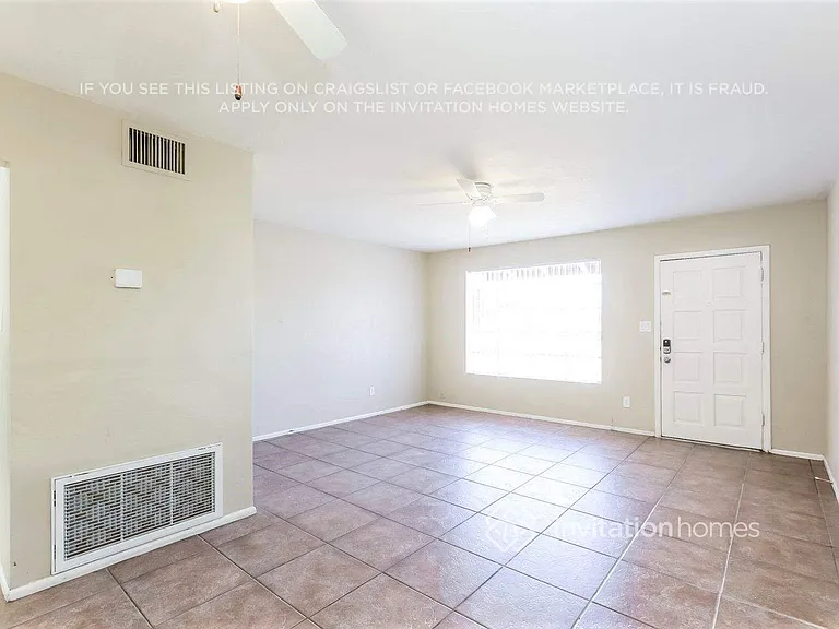 840 E Mountain View Rd — Photo 2
