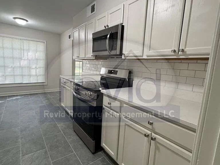 5467 Derron Ave — Photo 9