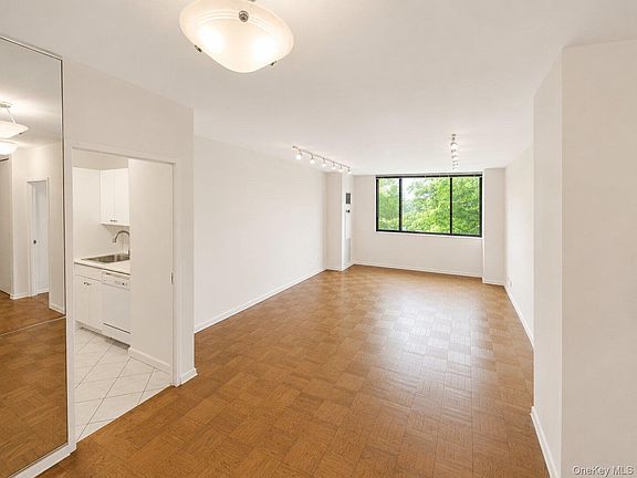 2nd image of 27010 Grand Central Parkway #4M