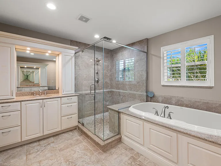 762 SE River Ln — Photo 34