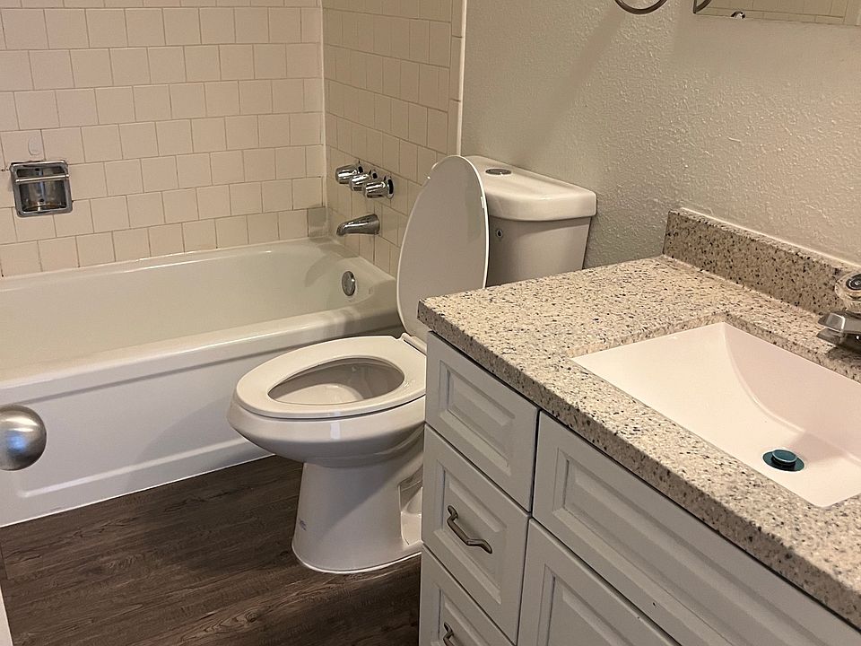 1st image of 520 W Clark St APT 3
