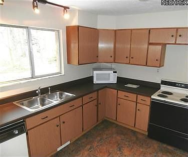 2nd image of 44 Keewaydin Dr