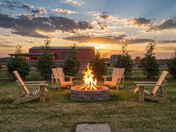 2nd image of 425 Tuckers Gap Rd