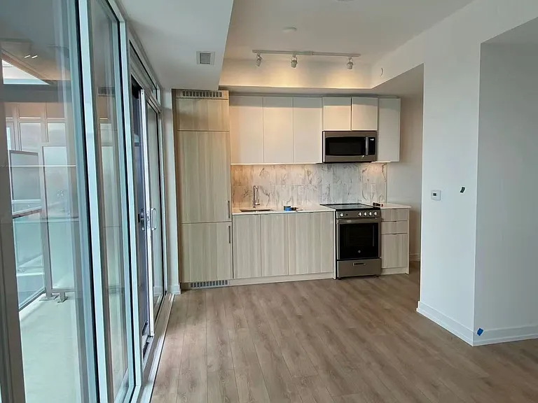 500 Dupont St #618 — Photo 11