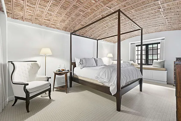 Sold by Compass | media 20