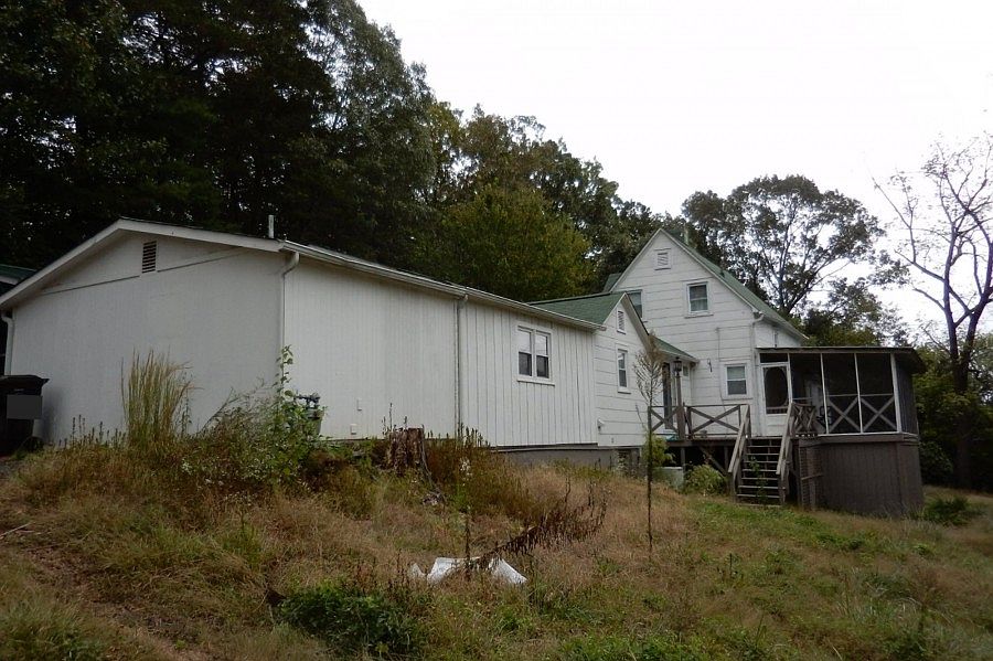 2nd image of 100 Frank St